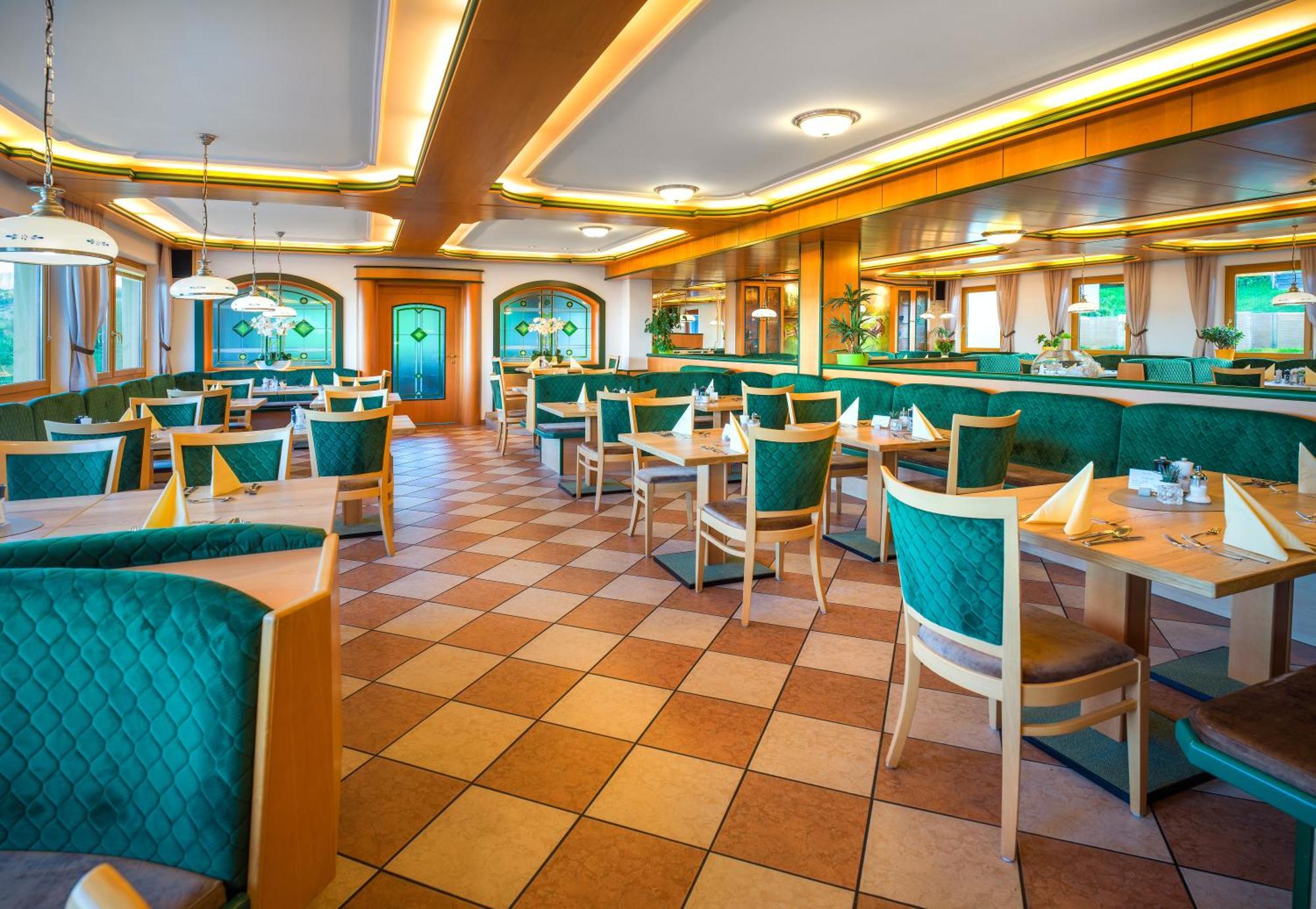 Ferienhotel Hofer Superior Strass im Attergau 外观 照片